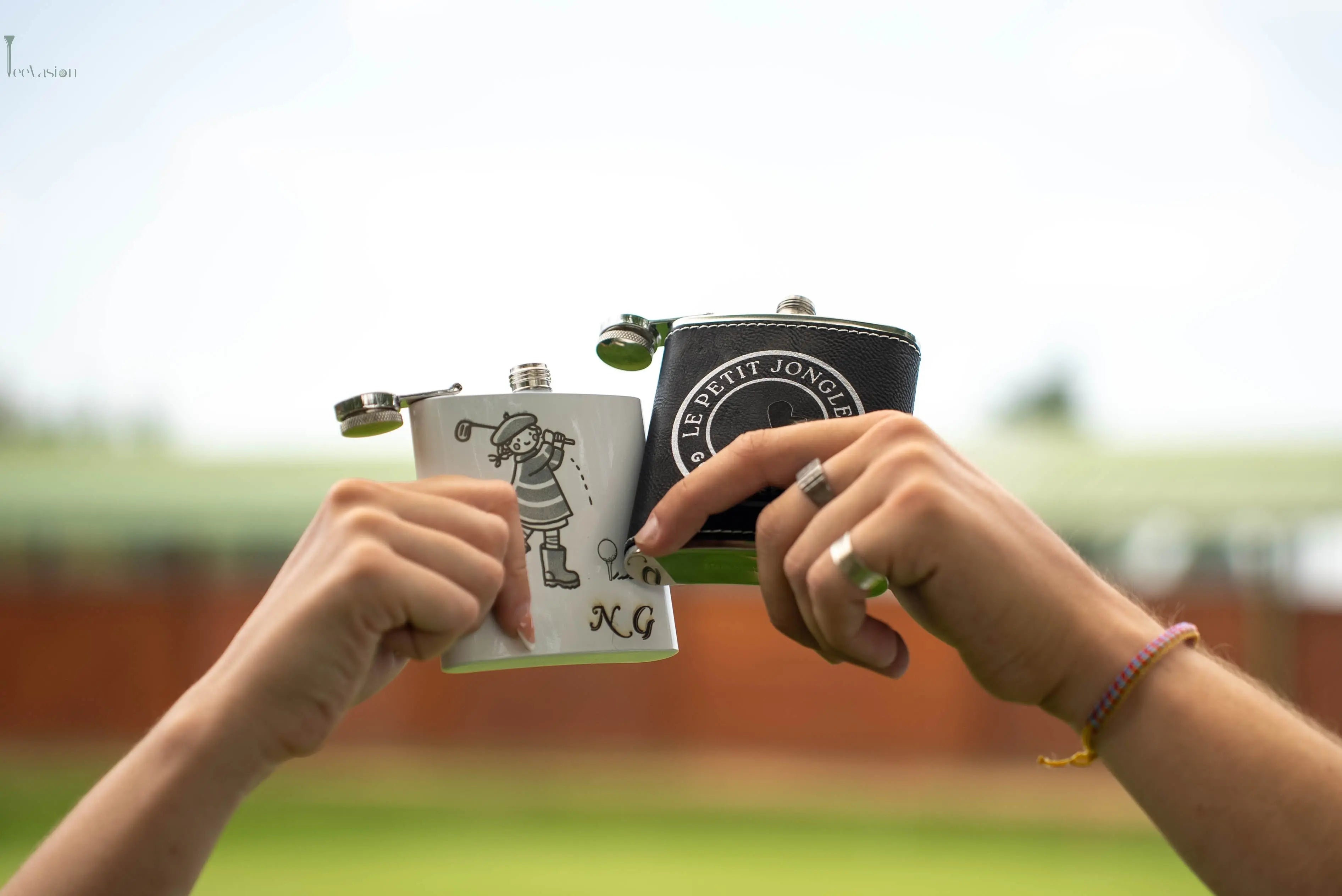 Birdie Flask  - L'indispensable pour votre sac de golf ! Tee Vasion