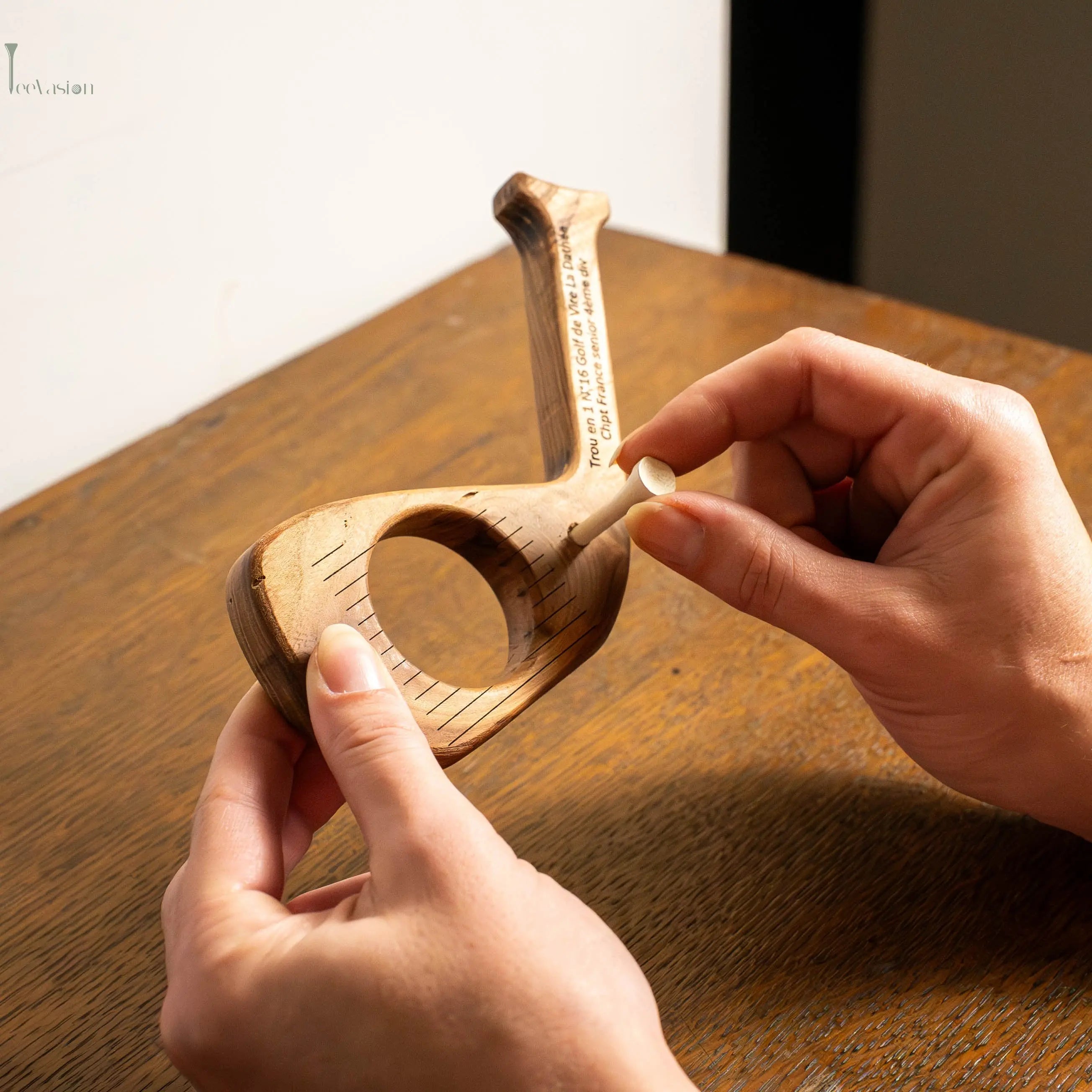 FairWood–Le trophée bois une balle gravé en forme de tête de club Tee Vasion