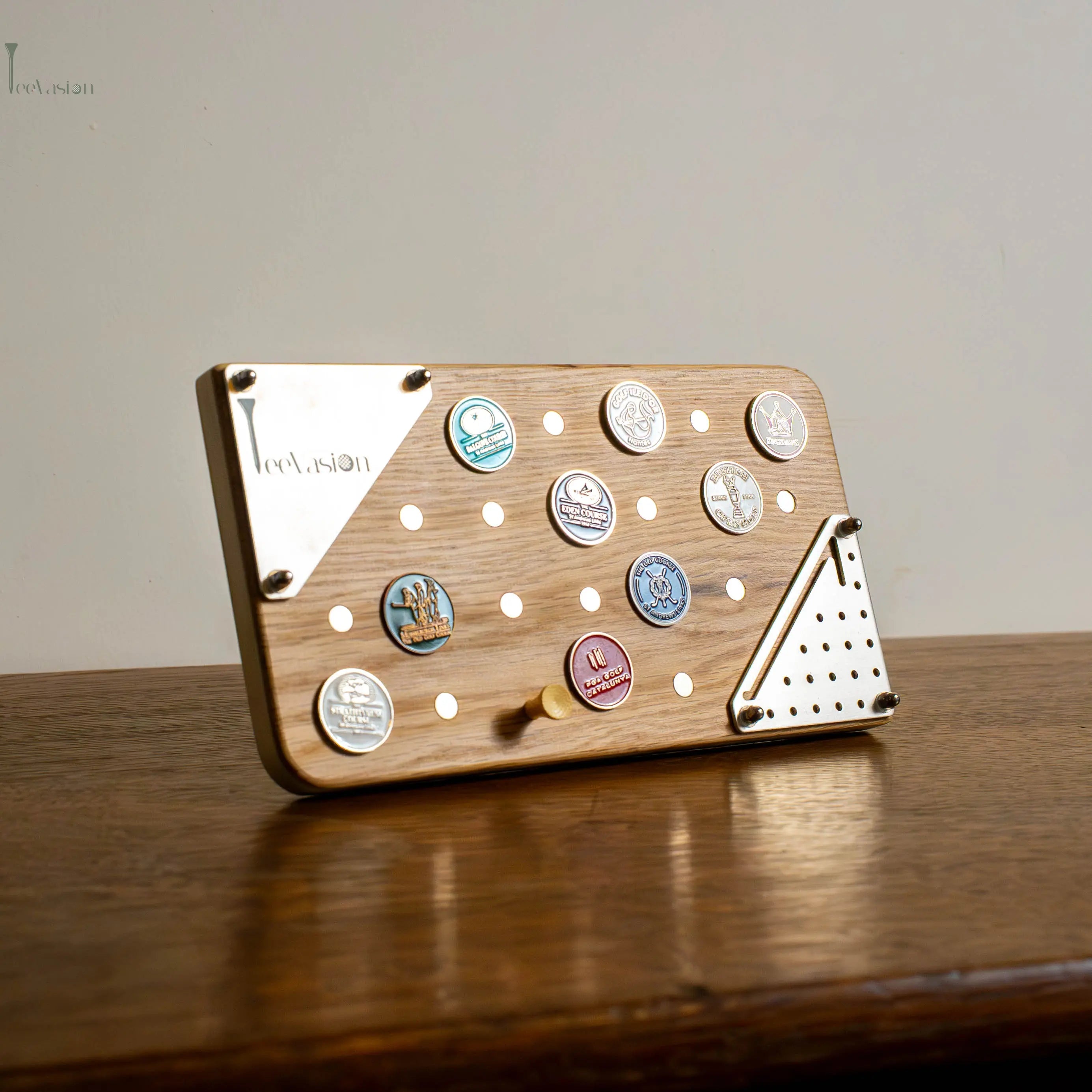 L’élégance du bois – Support design pour collection de marques-balles TeeVasion