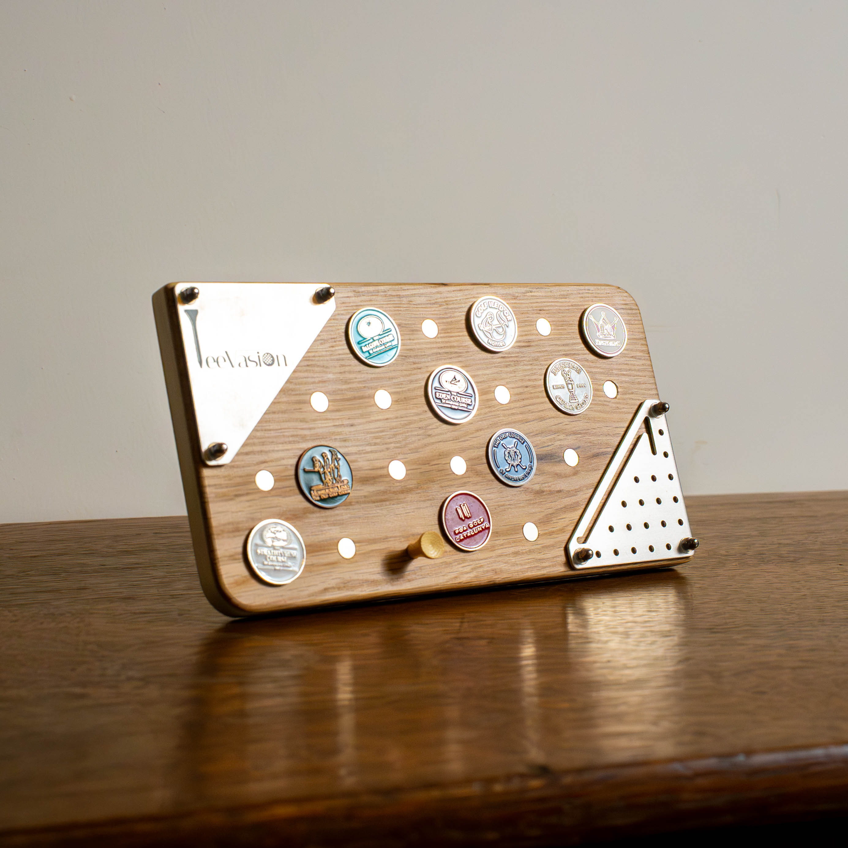 L’élégance du bois – Support design pour collection de marques-balles TeeVasion