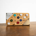 L’élégance du bois – Support design pour collection de marques-balles TeeVasion