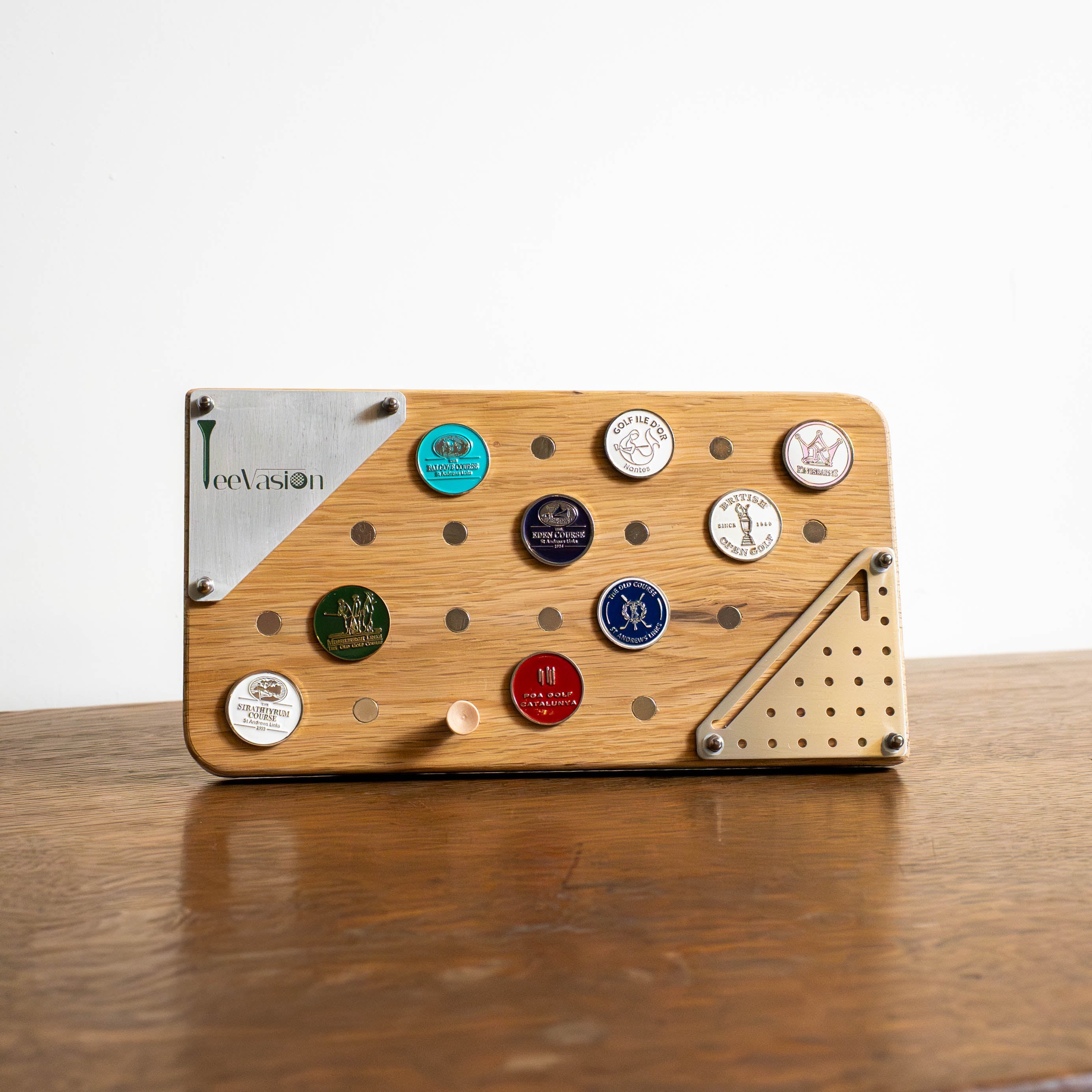 L’élégance du bois – Support design pour collection de marques-balles TeeVasion