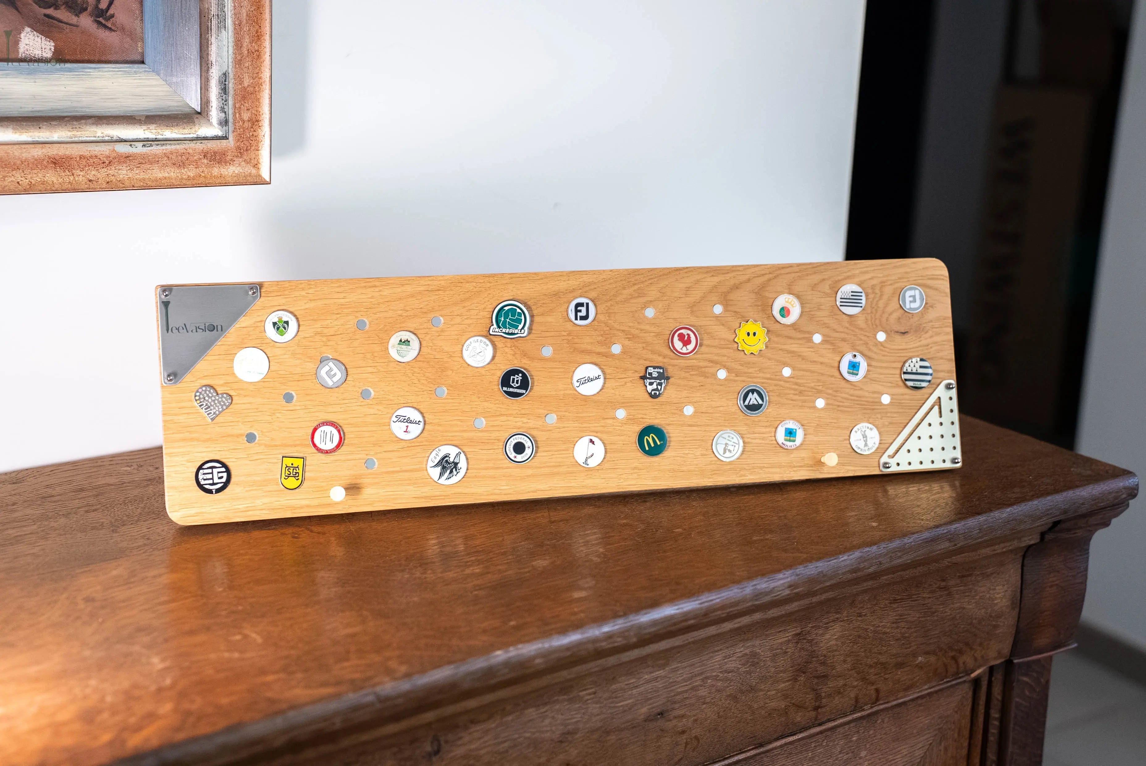 L’élégance du bois – Support design pour collection de marques-balles TeeVasion