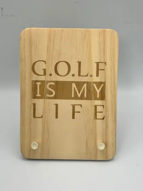 Une planche t’as le Swing gravée d'un message de golf 