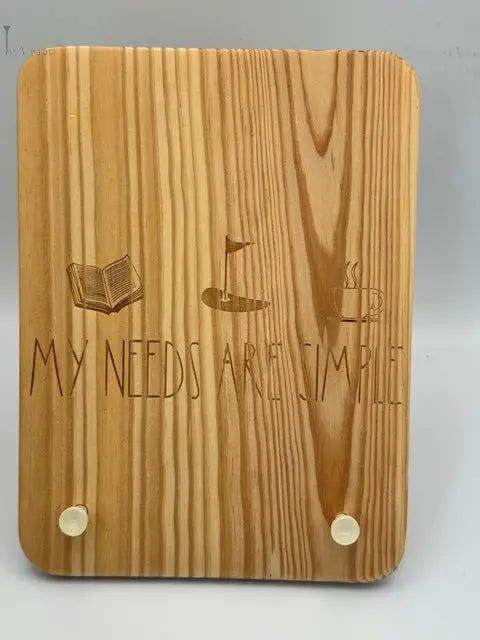 une planche t’as le Swing gravée du message "my needs are simple"
