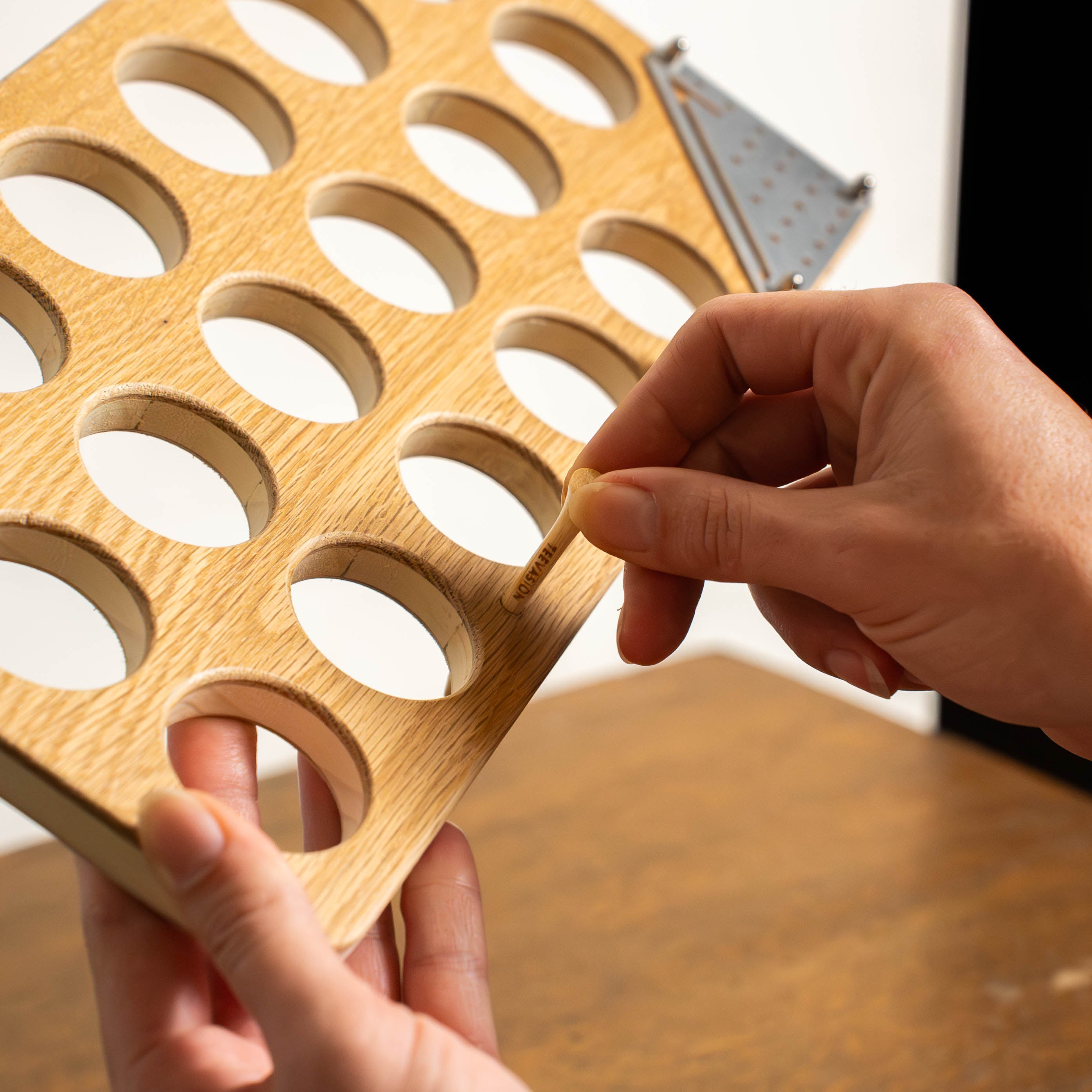 Présentoir bois élégant pour vos plus belles balles de golf TeeVasion