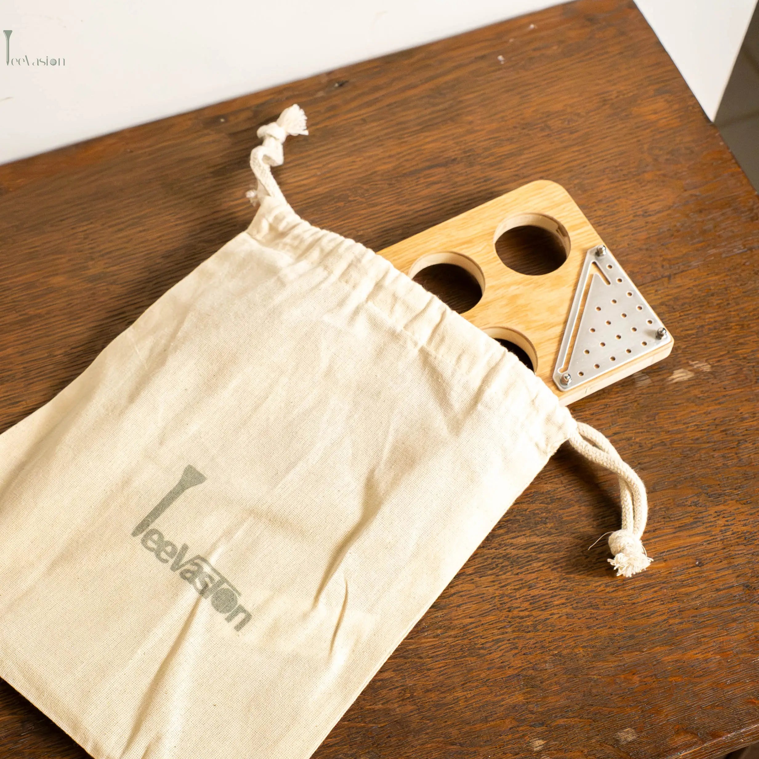 Présentoir bois élégant pour vos plus belles balles de golf TeeVasion