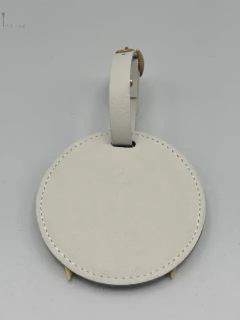 Un tag de sac personnalisable de couleur blanche 