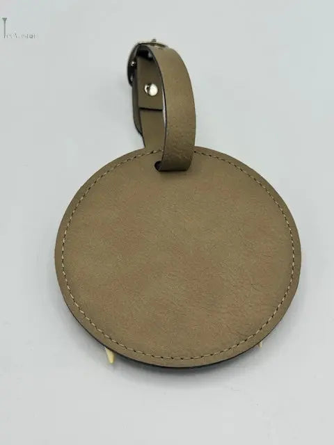 Un tag de sac personnalisable de couleur marron 
